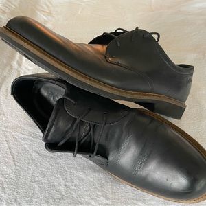 Men’s Ecco lace up loafers.